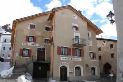 Gasthaus Zum Weissen Kreuz Hotel Samedan Exterior photo